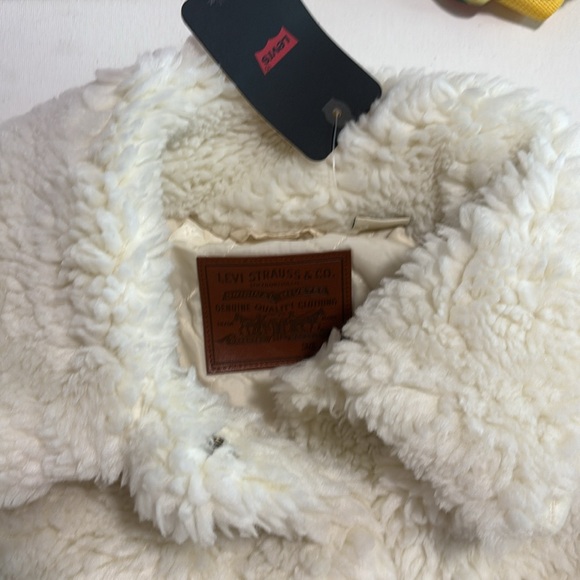 Levi's Baby Bubble Sherpa Trucker Jacket
In coconut milk white NWTs - Picture 14 of 15